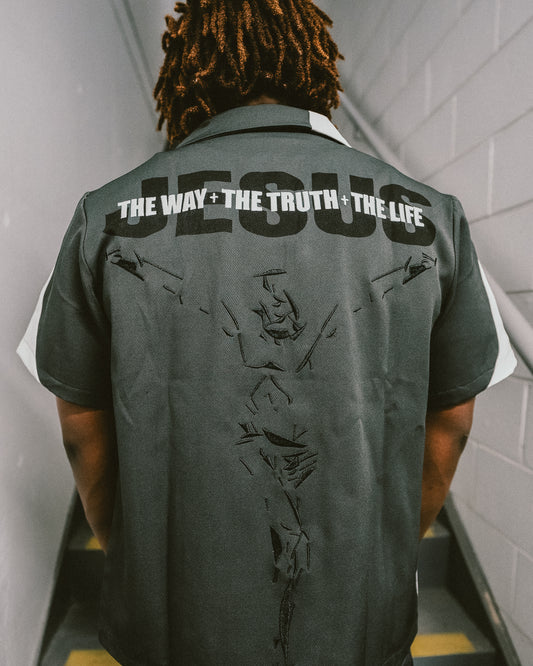 TRUTH BUTTON UP